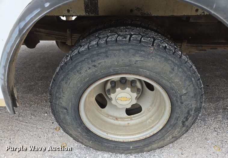 image for item DX1501 2005 Chevrolet Express delivery van