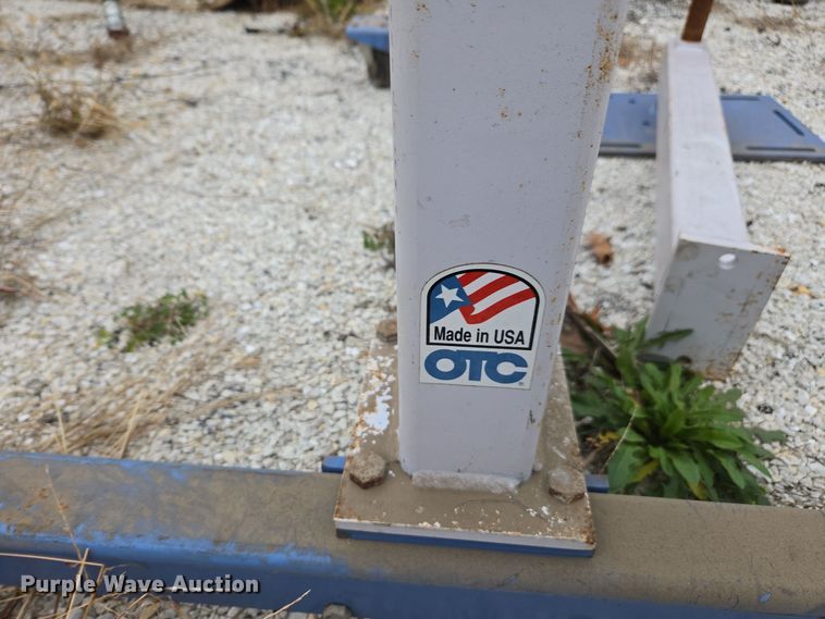 image for item DX1511 OTC Engine stand