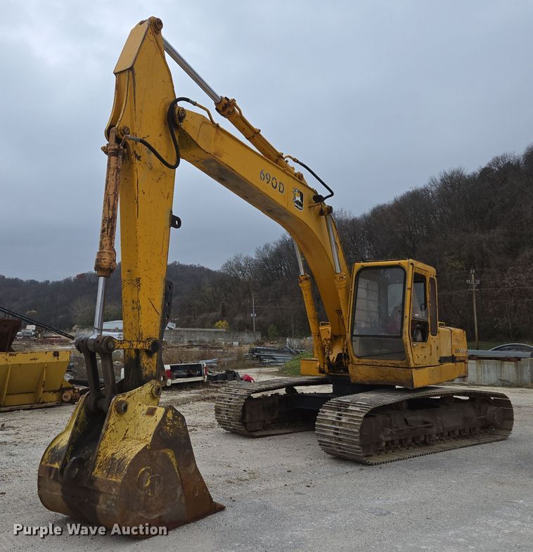 image for item DX1602 John Deere 690D excavator