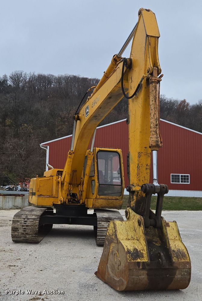 image for item DX1602 John Deere 690D excavator