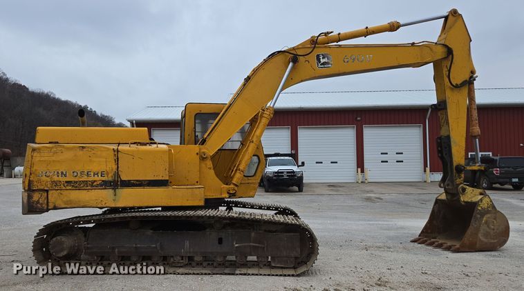 image for item DX1602 John Deere 690D excavator