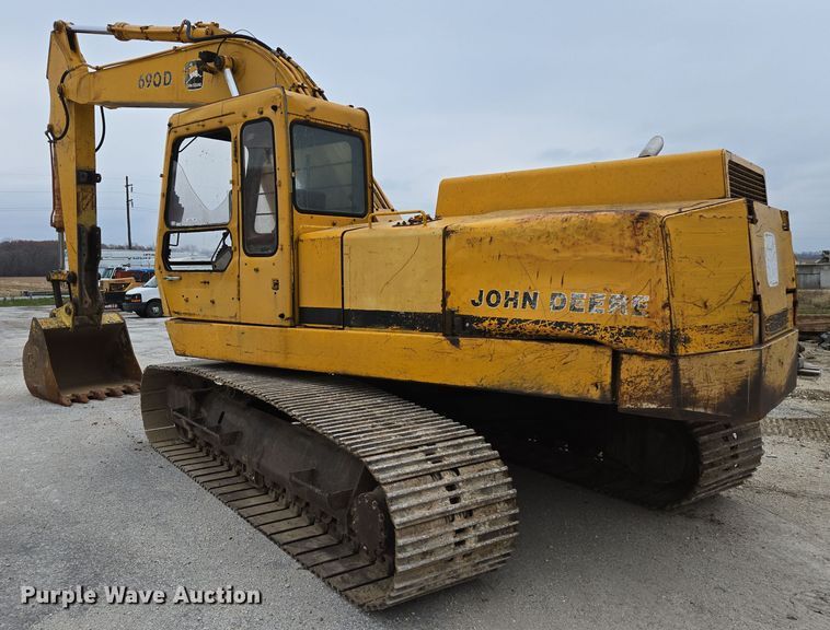 image for item DX1602 John Deere 690D excavator
