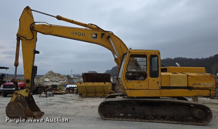 image for item DX1602 John Deere 690D excavator