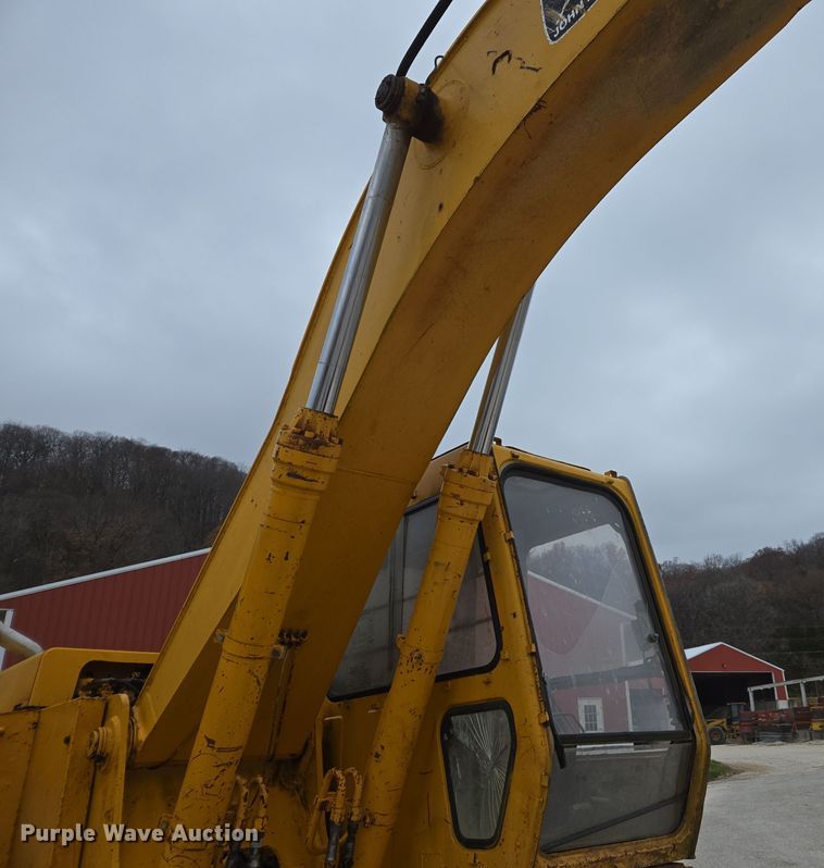 image for item DX1602 John Deere 690D excavator