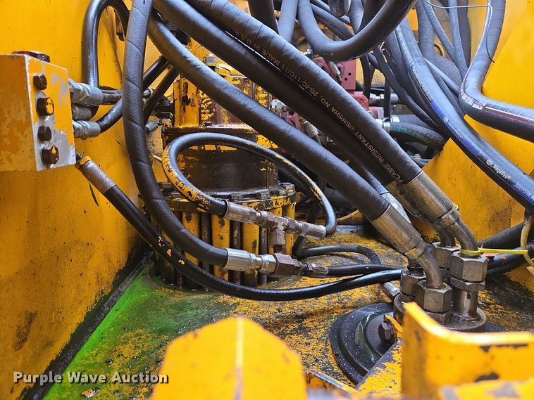 image for item DX1602 John Deere 690D excavator