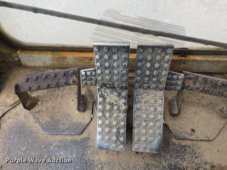 image for item DX1602 John Deere 690D excavator