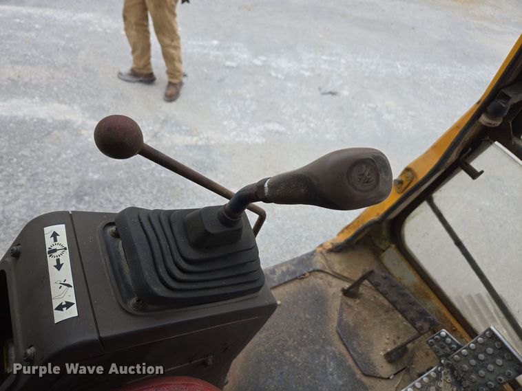 image for item DX1602 John Deere 690D excavator