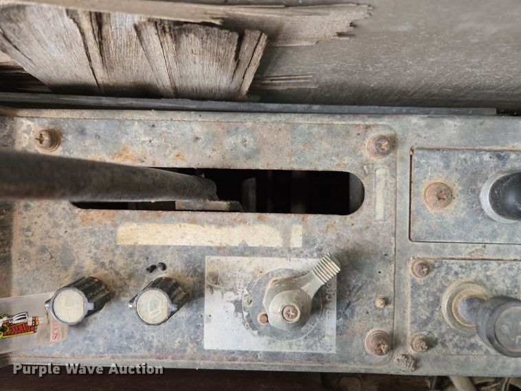 image for item DX1602 John Deere 690D excavator