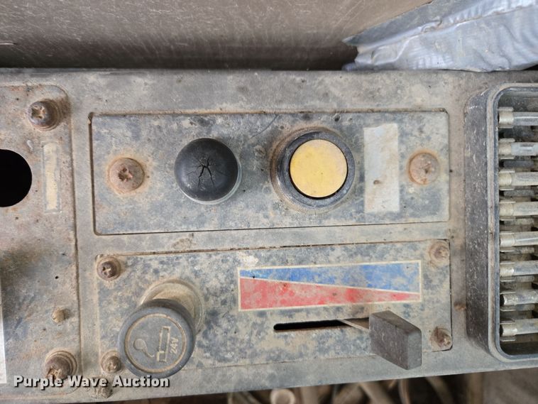 image for item DX1602 John Deere 690D excavator