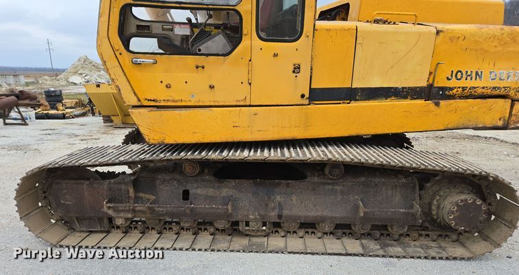 image for item DX1602 John Deere 690D excavator