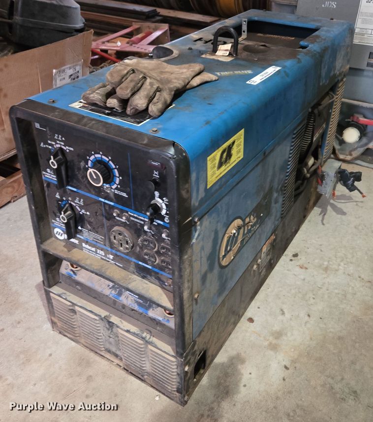 image for item DX1604 Miller Bobcat 225 welder/generator