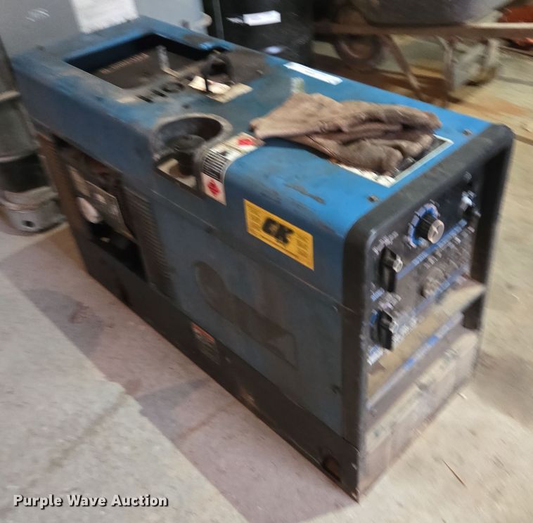 image for item DX1604 Miller Bobcat 225 welder/generator