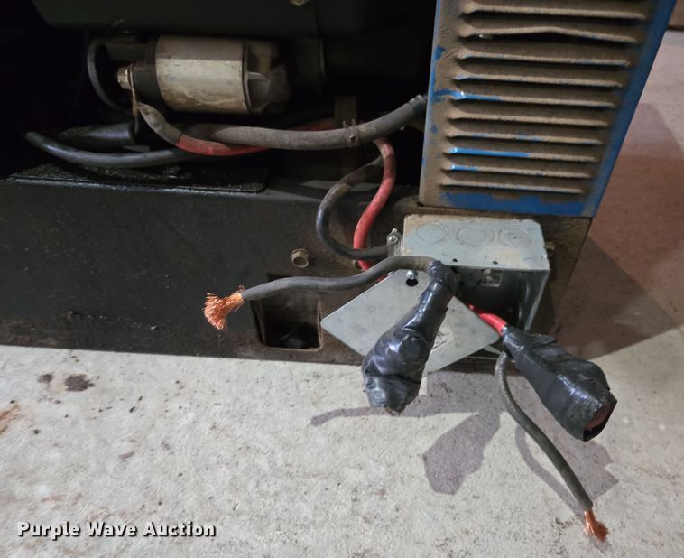 image for item DX1604 Miller Bobcat 225 welder/generator