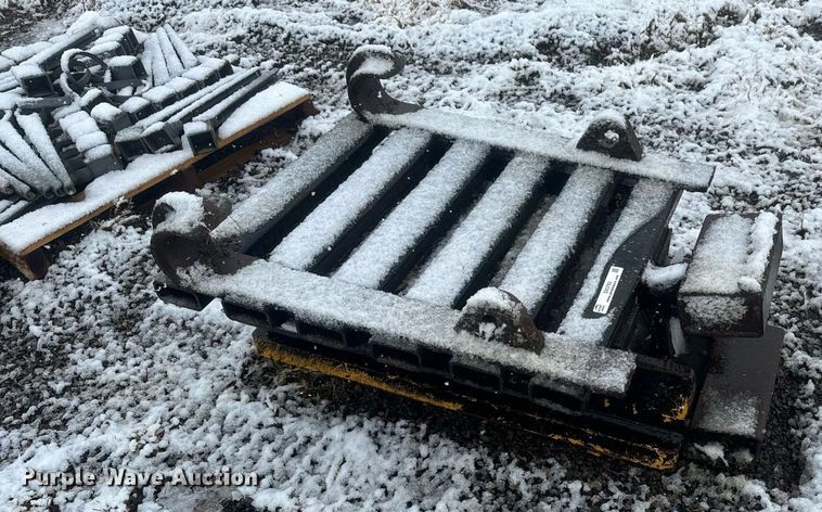 image for item DX3763 Shop built front-mounted push block