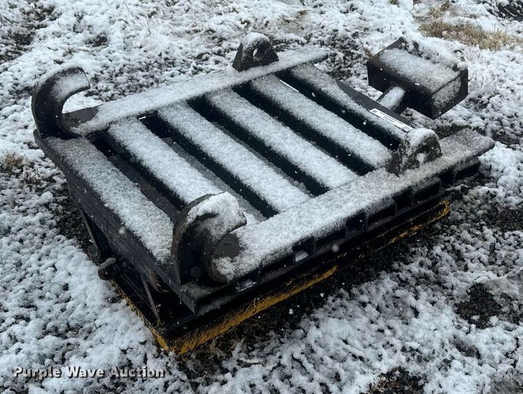 image for item DX3763 Shop built front-mounted push block