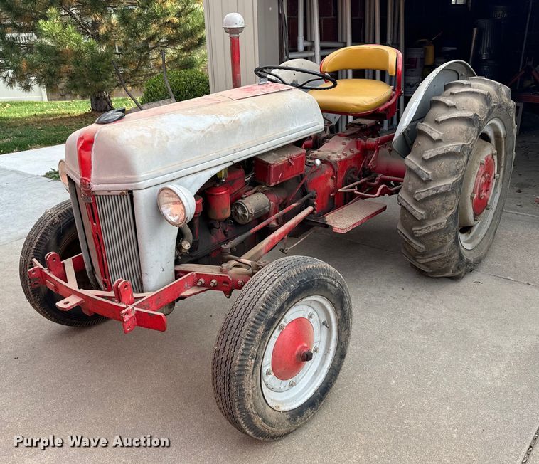 image for item DX3769 Ford tractor