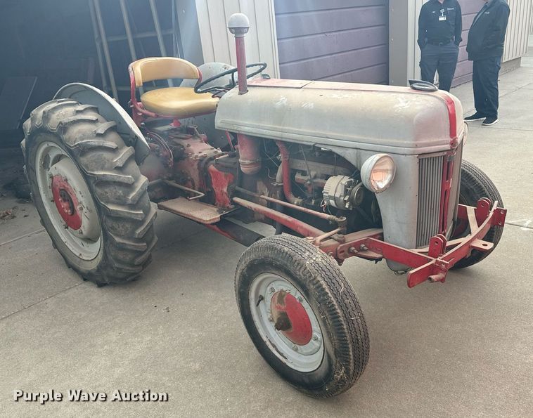 image for item DX3769 Ford tractor