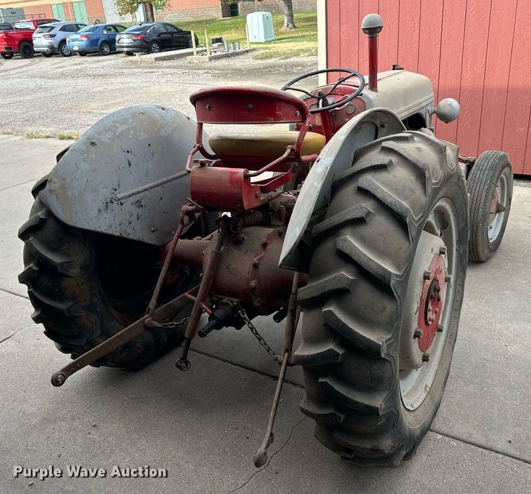 image for item DX3769 Ford tractor