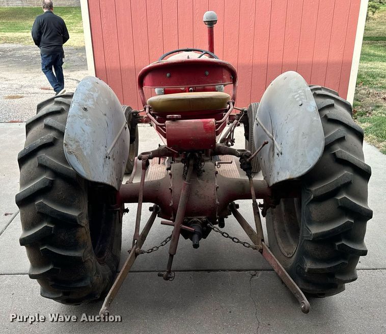 image for item DX3769 Ford tractor