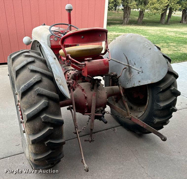 image for item DX3769 Ford tractor