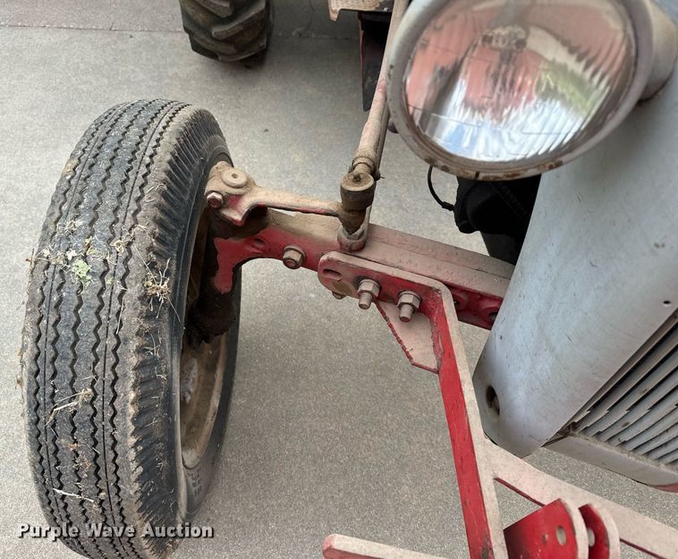 image for item DX3769 Ford tractor