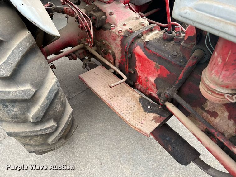 image for item DX3769 Ford tractor