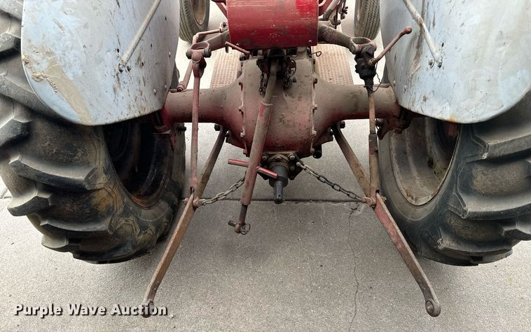 image for item DX3769 Ford tractor