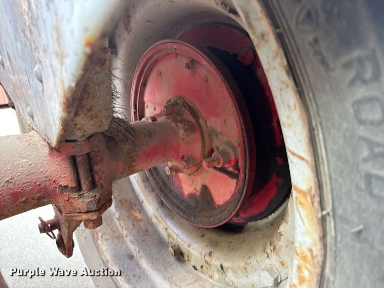 image for item DX3769 Ford tractor