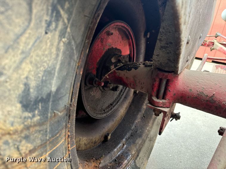 image for item DX3769 Ford tractor