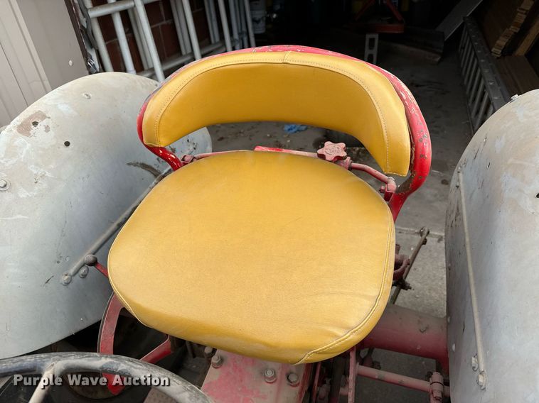 image for item DX3769 Ford tractor