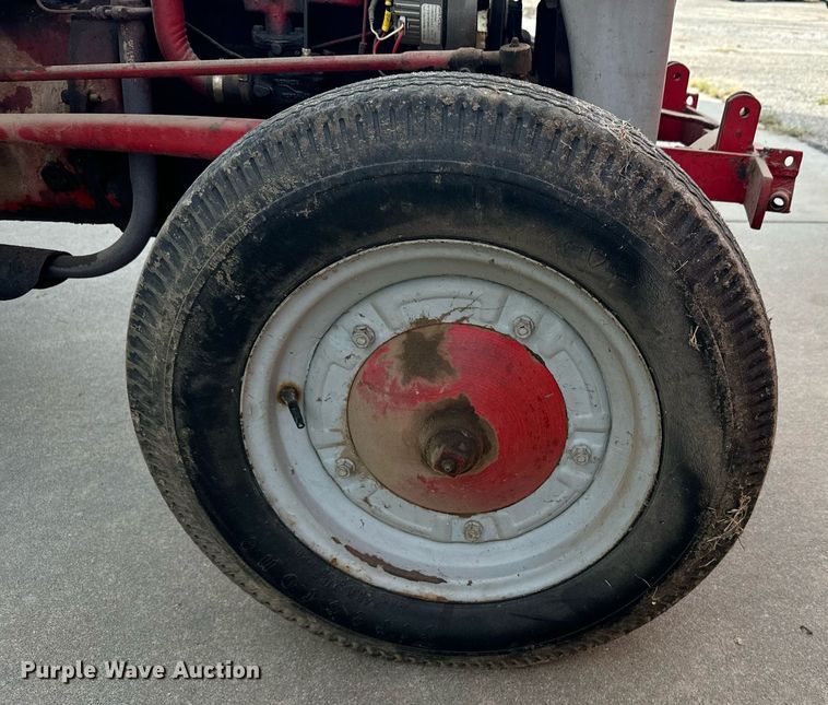 image for item DX3769 Ford tractor