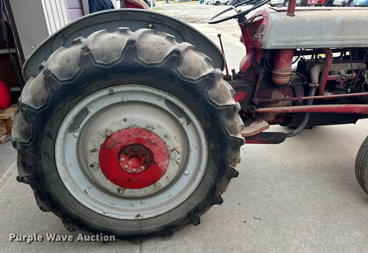 image for item DX3769 Ford tractor