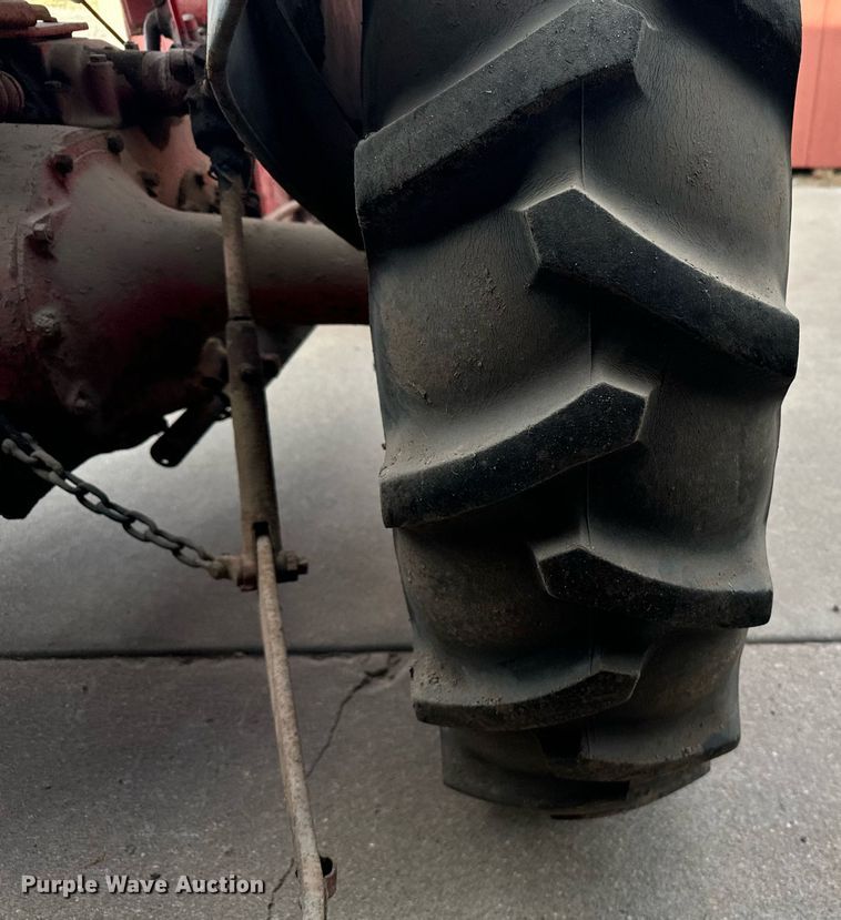 image for item DX3769 Ford tractor