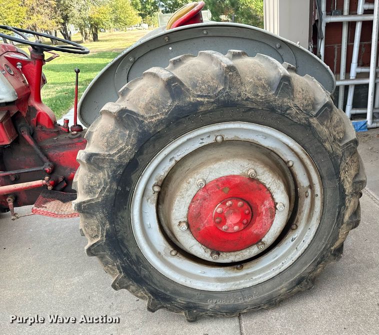 image for item DX3769 Ford tractor