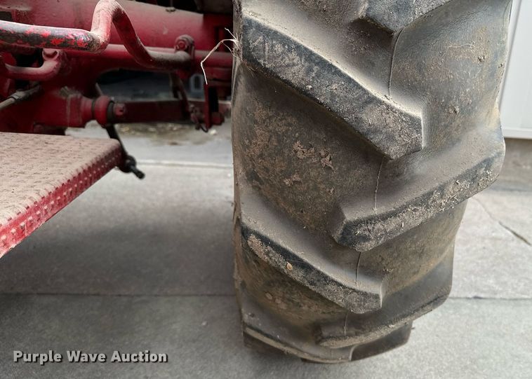 image for item DX3769 Ford tractor