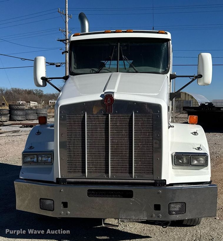 image for item DX3842 2010 Kenworth T800 semi truck