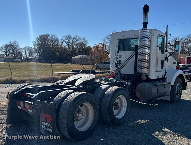 image for item DX3842 2010 Kenworth T800 semi truck