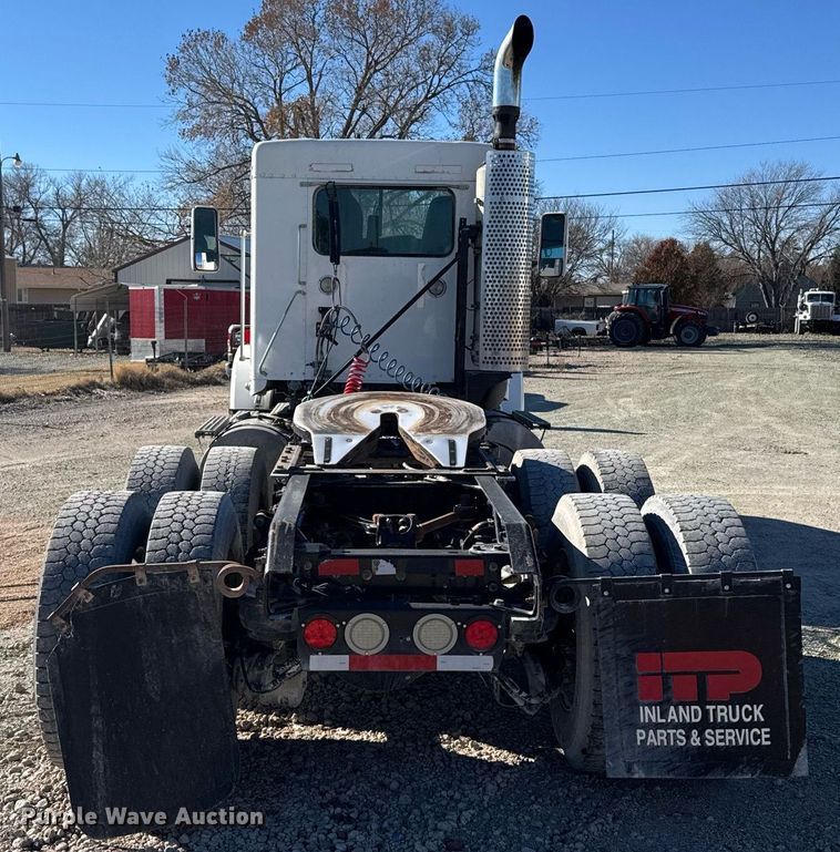 image for item DX3842 2010 Kenworth T800 semi truck