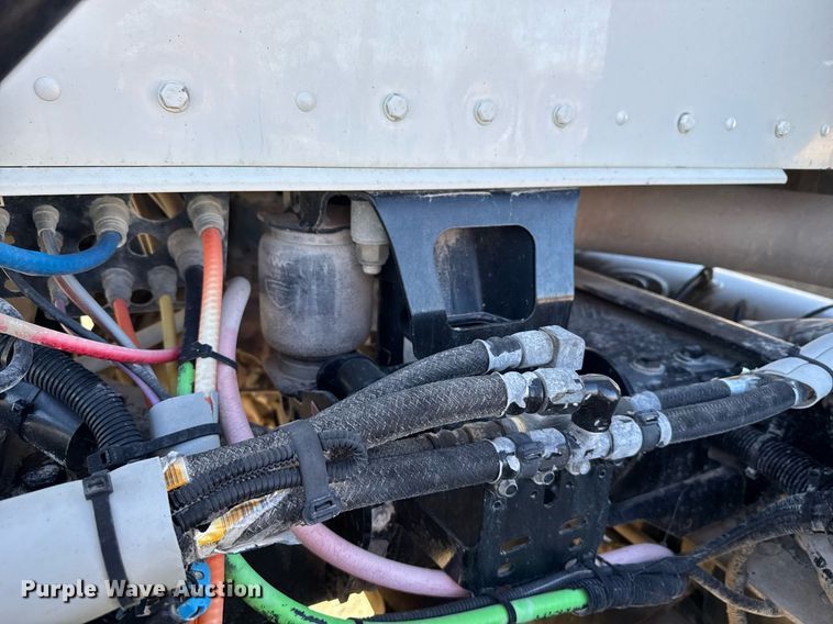 image for item DX3842 2010 Kenworth T800 semi truck