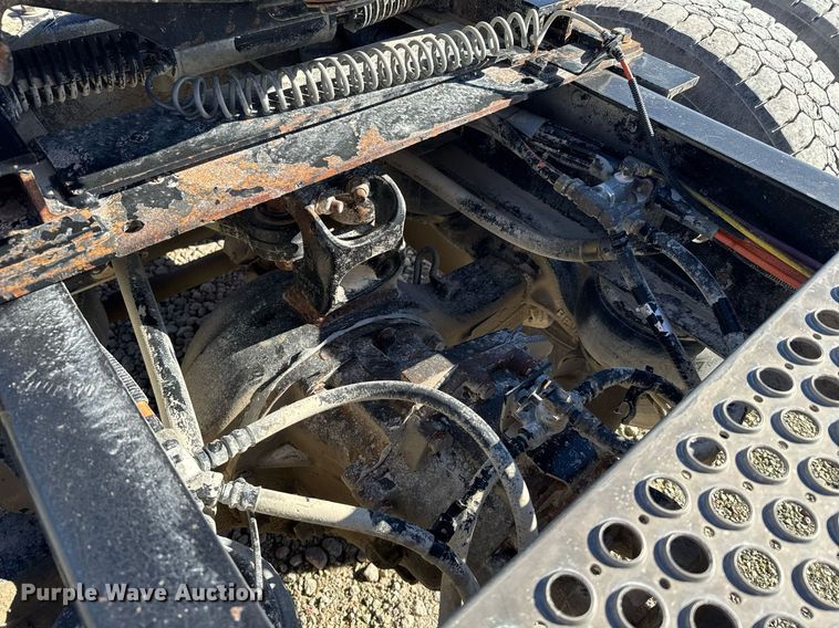 image for item DX3842 2010 Kenworth T800 semi truck