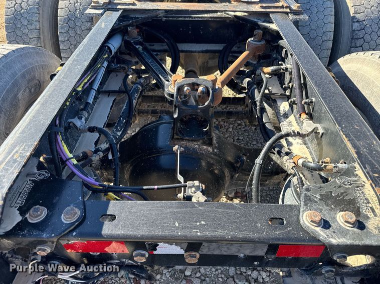 image for item DX3842 2010 Kenworth T800 semi truck