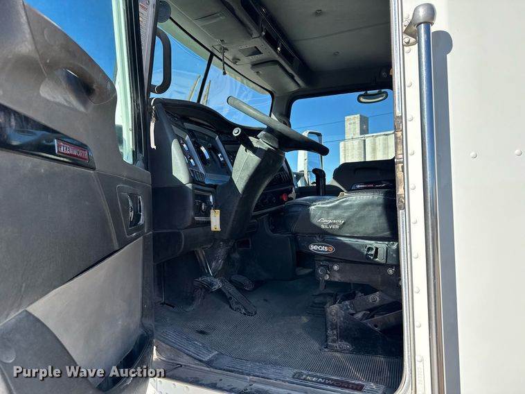 image for item DX3842 2010 Kenworth T800 semi truck