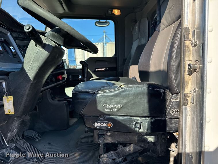 image for item DX3842 2010 Kenworth T800 semi truck