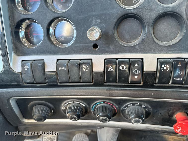 image for item DX3842 2010 Kenworth T800 semi truck