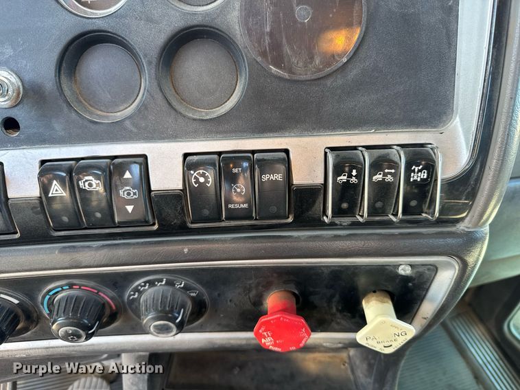 image for item DX3842 2010 Kenworth T800 semi truck