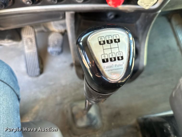 image for item DX3842 2010 Kenworth T800 semi truck