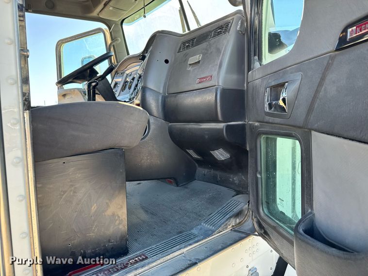 image for item DX3842 2010 Kenworth T800 semi truck