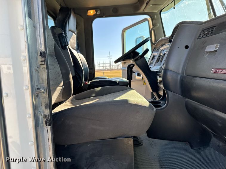 image for item DX3842 2010 Kenworth T800 semi truck