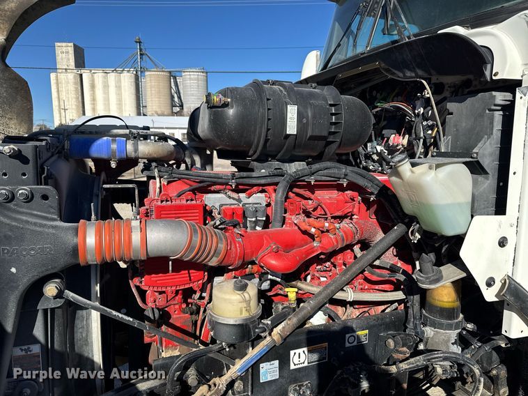 image for item DX3842 2010 Kenworth T800 semi truck