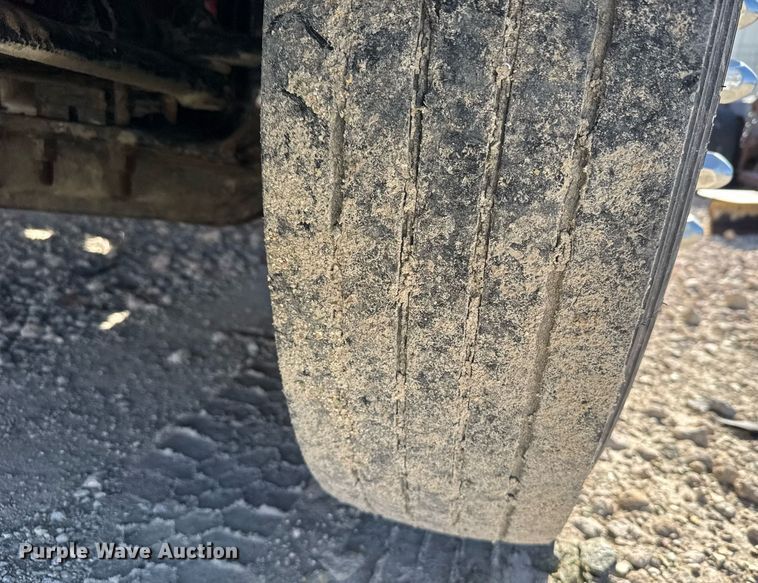 image for item DX3842 2010 Kenworth T800 semi truck